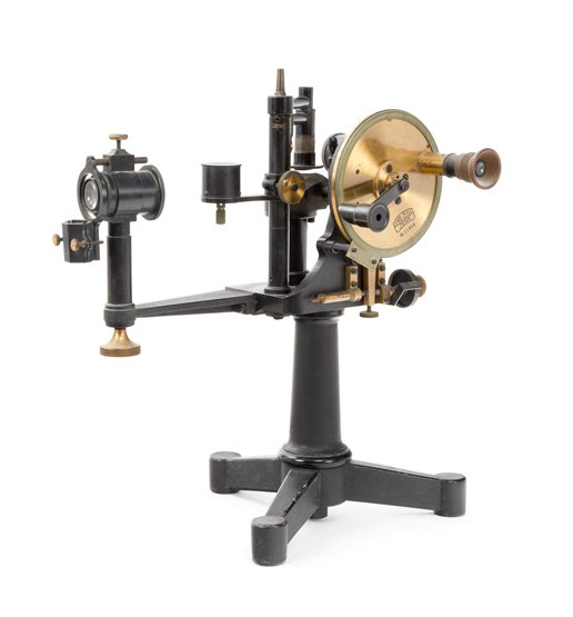 A GONIOMETER BY CARL ZEISS JENA, CIRCA 1935 heavily-con: A GONIOMETER BY CARL ZEISS JENA, CIRCA 1935 heavily-constructed in lacquered and black-painted brass, signed on the dial as per title and numbered 11808, and mounted on tapering pillar to tripod stand