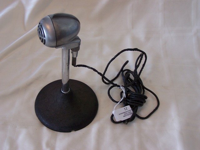Rare Art Deco Microphone Turner CX Crystal: serial # 1370 microphone by Turner CX Crystal measures 11 in tall