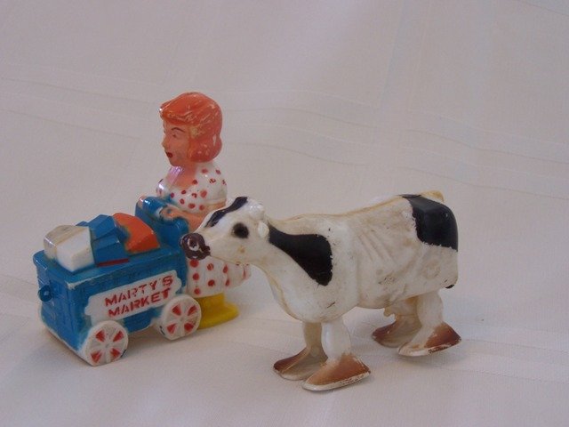 Ramp Walkers Marx Toy Martys Market plus Cow: Uncommon toy cow unmarked please see photos