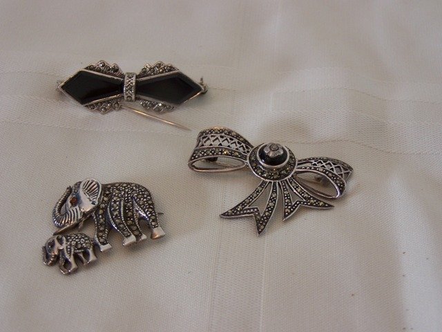 Collection of 3 Vintage Sterling and Marcasite Pins: Wonderful items from a New York Estate Lot of 3 Sterling pins please see photos