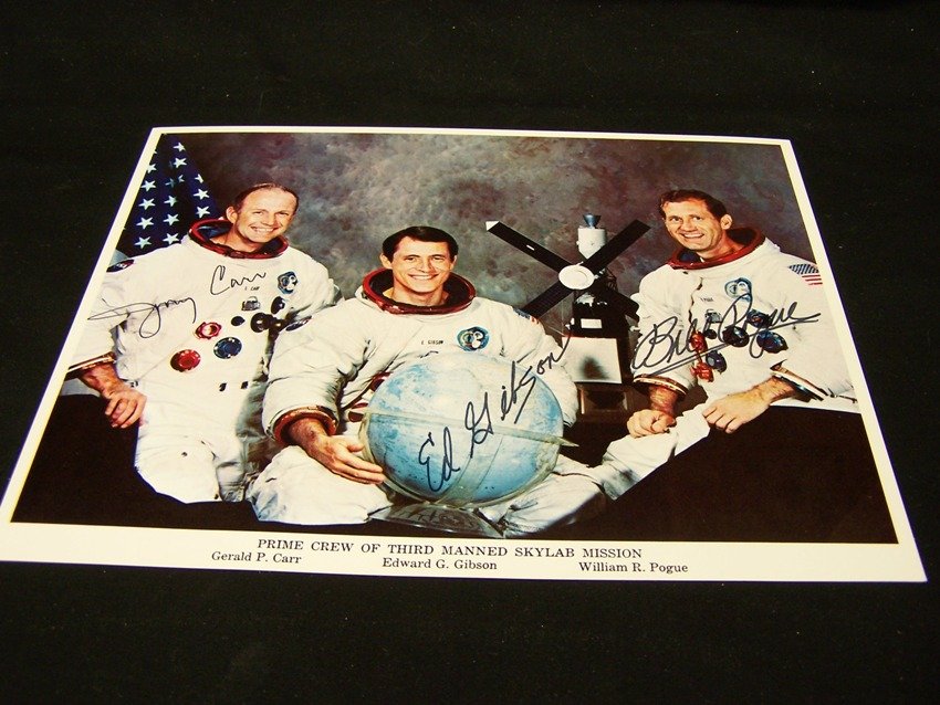 Skylab 3 Crew Litho Autopen: Believe to be autopen measures 8 X 10 in From the estate of a Joel H. Taft a 40 plus year veteran of Grumman Aerospace Corporation