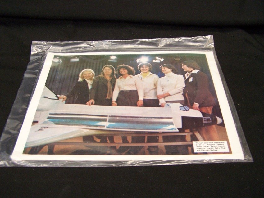 Space Shuttle Lithos Still Sealed: 1980's lot of 10 lithos ? Still sealed in bag appears to be women astronauts and Shuttle Piggyback lithos not sure From the estate of a Joel H. Taft a 40 plus year veteran of Grumman Aerospace Corpora