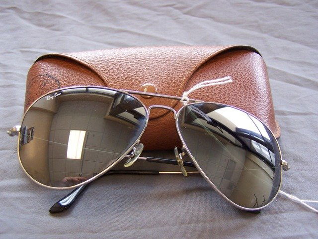 Ray Bans Aviator Style Sunglasses: Authentic pair of sunglasses by ray ban marked ray ban 62014