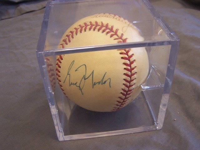 Atlanta Braves Greg Maddox Plus Signed Ball: Guaranteed authentic signatures consigner got them in person no COA