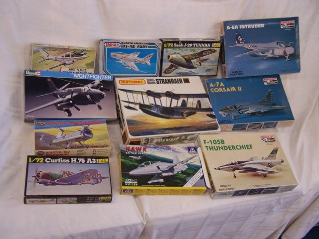 Large Lot of 1/72 Scale Vintage Plane Model Kits: Nice lot all with original boxes and appear to be complete please see photos
