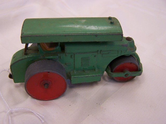Dinky Toy Aveling Barford Diesel Roller: Measures 4 1/4 in wide
