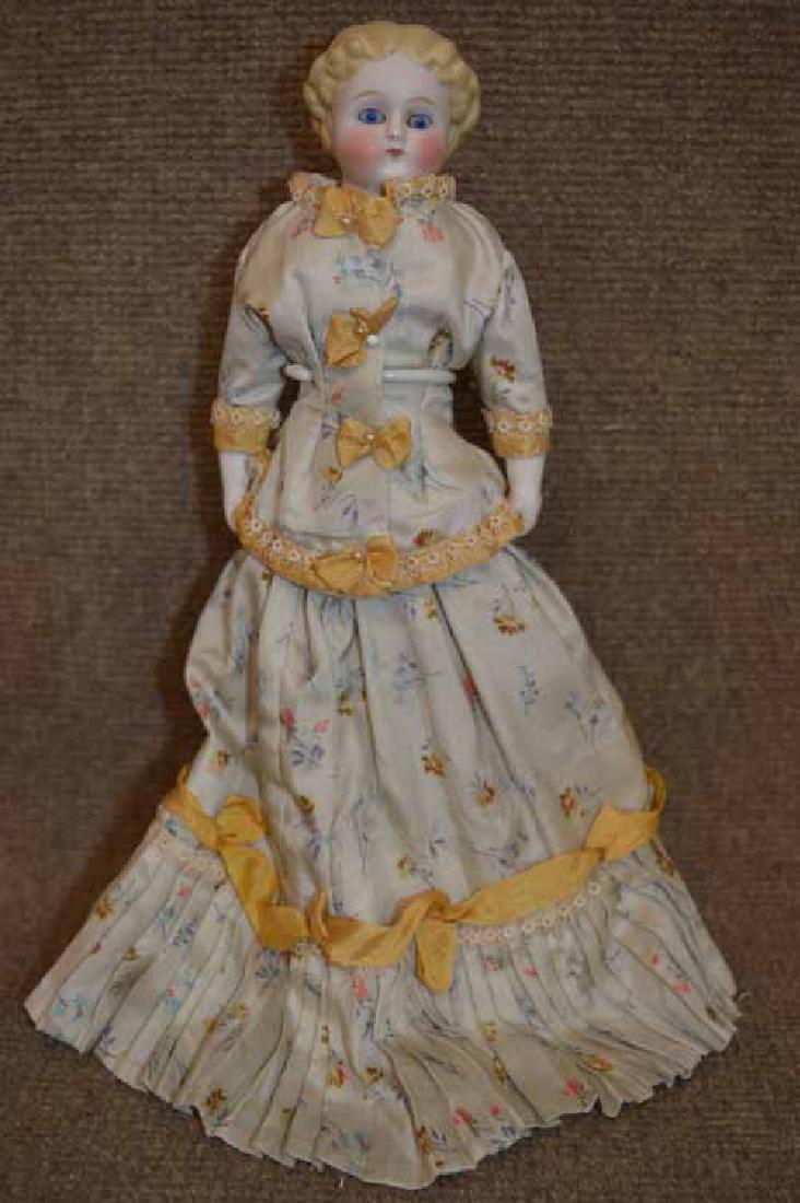 11 1/2" Tinted Bisque Slightly Turned Shoulder Head (1 of 2)