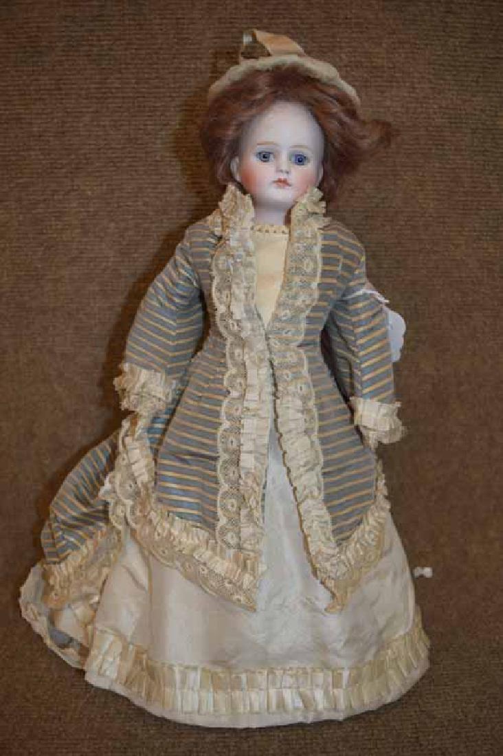 16" Unmarked Bisque Solid Dome Shoulder Head (1 of 2)