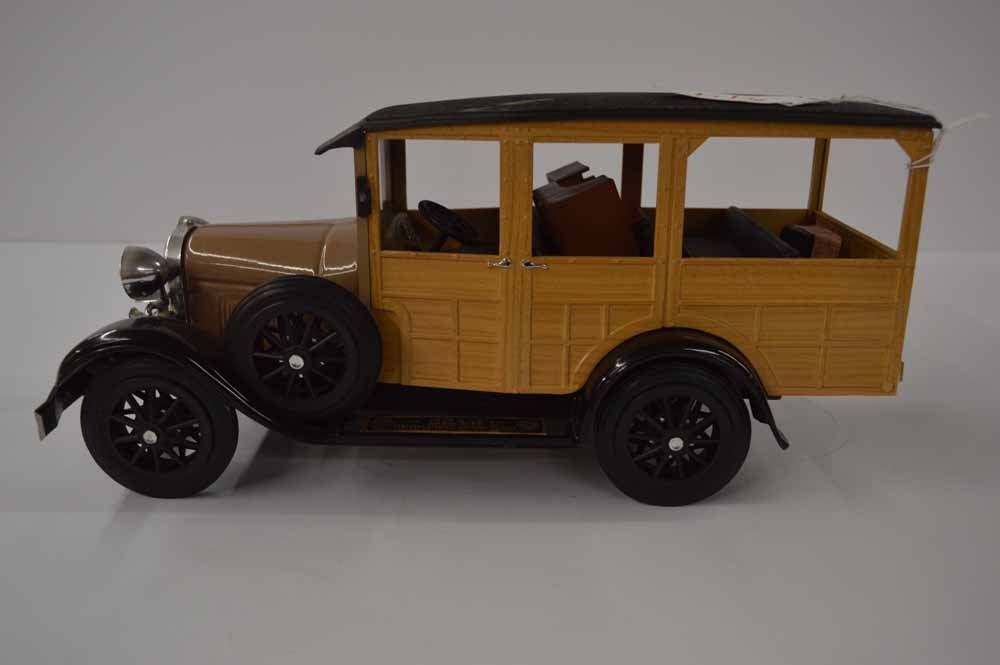 JIM BEAN FORD MODEL A WOODSIDE SEDAN LIQUOR BOTTLE (1 of 3)
