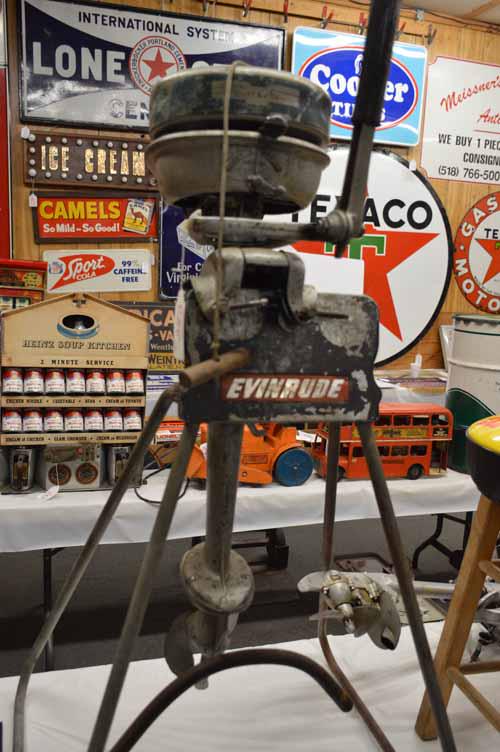 1947 EVINRUDE BOAT MOTOR (1 of 6)
