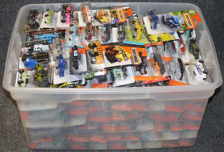 MATCH BOX TOY CARS: 48 QUART TUB FILLED WITH MATCH BOX TOY CARS