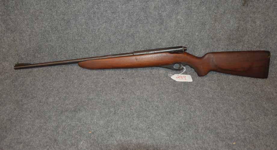 MOSSBERG RIFLE: MOSSBERG & SONS .22 LONG RIFLE CALIBER SEMI AUTO RIFLE NO SERIAL # HAS 19" BARREL, WALNUT STOCK, NO REAR SIGHT, FRONT RING SIGHT