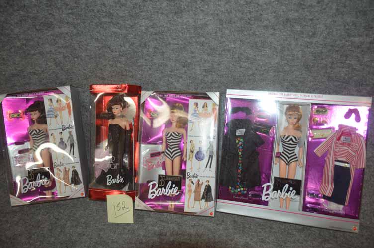 4 BARBIES IN BOXES (1 of 6)