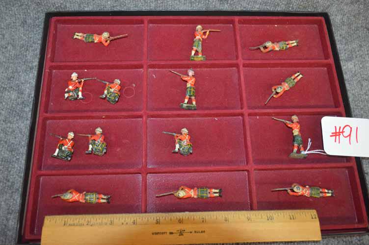 W. BRITAINS: GRP OF 14 OLDER SCOTTISH KILT TOY LEAD SOLDIERS MADE BY W. BRITAIN MARKED 1901 ON BOTTOM