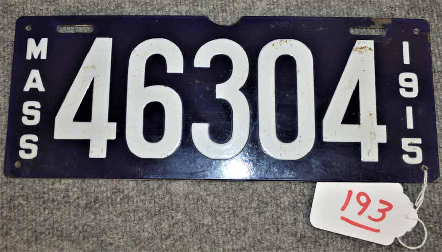 1915 PORCELAIN MASS LICENSE PLATE (1 of 2)