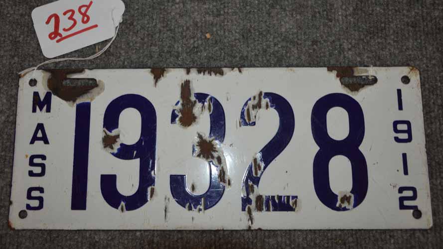 SINGLE MASS 1912 PORCELAIN LICENSE PLATE (1 of 2)