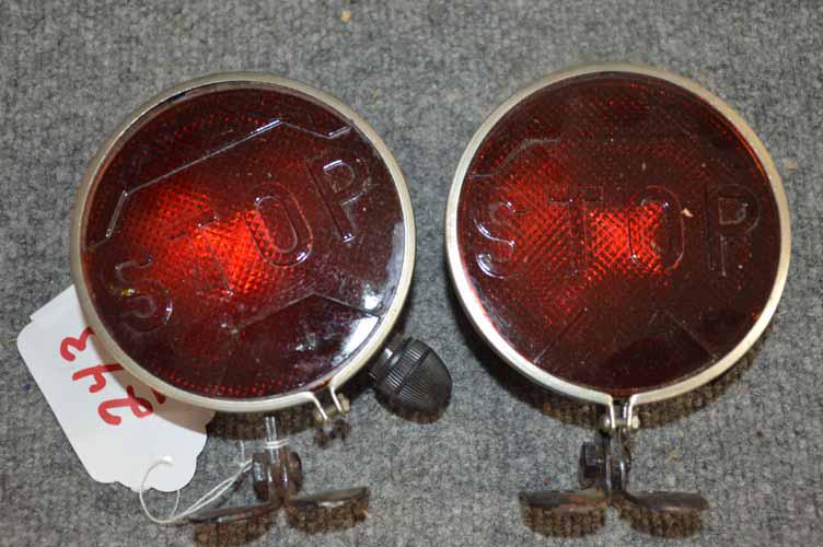 PAIR OF PERFECTION SIGNAL LIGHT "STOP" LIGHTS (1 of 2)