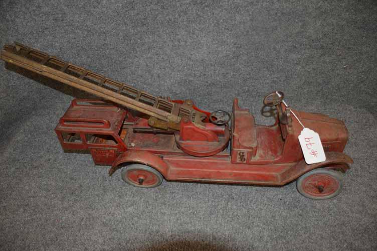 BUDDY L FIRETRUCK (1 of 3)