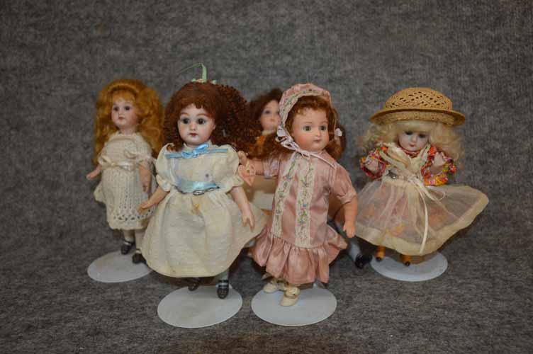 ANTIQUE ARTIST REPRODUCTION DOLLS (1 of 2)