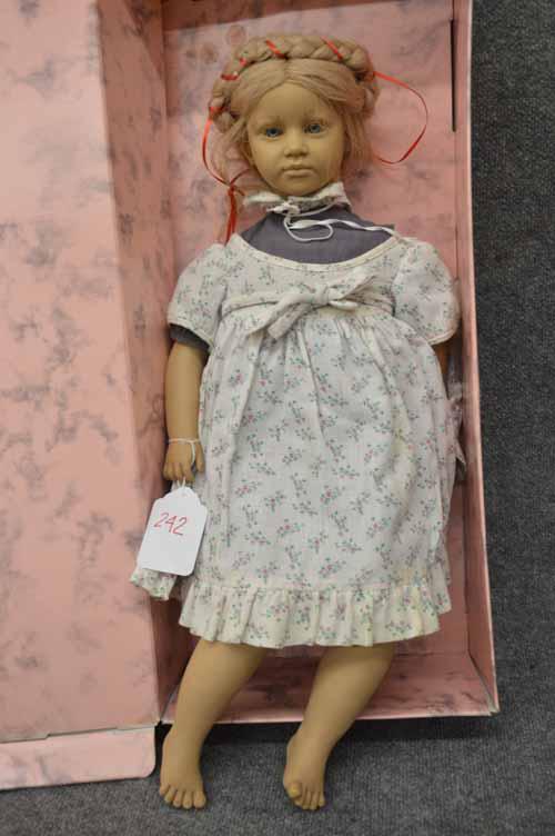 ANNETTE HIMSTEDT "ELLEN": ANNETTE HIMSTEDT "BAREFOOT CHILDREN "ELLEN" 3418 IN ORIGINAL BOX W/ORIGINAL SHIPPING BOX BOX HAS SOME DAMAGE & FADING, OVERALL GOOD CONDITION WITH A FEW SPOTS ON CLOTHING