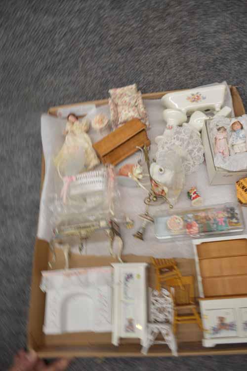 DOLL HOUSE FURNITURE (1 of 3)