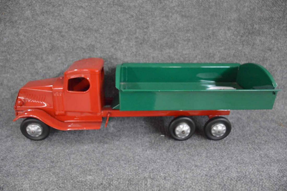 MACK DUMP TRUCK: RESTORED PRESSED STEEL MACK DUMP TRUCK IN RED & GREEN PAINT