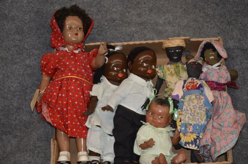 GROUPING OF BLACK DOLLS: GROUPING OF BLACK DOLLS TO INC: 18" WANDA WALKER REPLACED OUTFIT, DOSEN'T WORK, BODY SEPARATION ON LEFT SIDE, 14" SIDE GLANCING SARAH AND BUD 1991, 1940'S COMPO, SIDE GLANCING EYES, FINGER CHIPS AND C