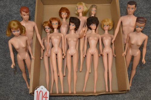 10 MATTEL BARBIE'S FAMILY: GROUPING OF 10 MATTEL BARBIE'S FAMILY TO INC: BARBIE, MIDGE, ALLAN, & KEN ALL ARE NUDE,