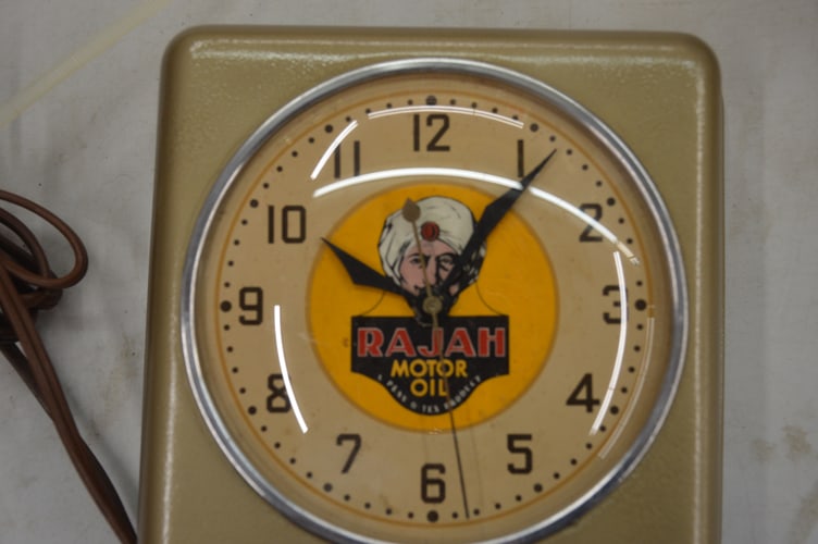 RAJAH OIL CLOCK: SMALL RAJAH MOTOR OIL CLOCK
