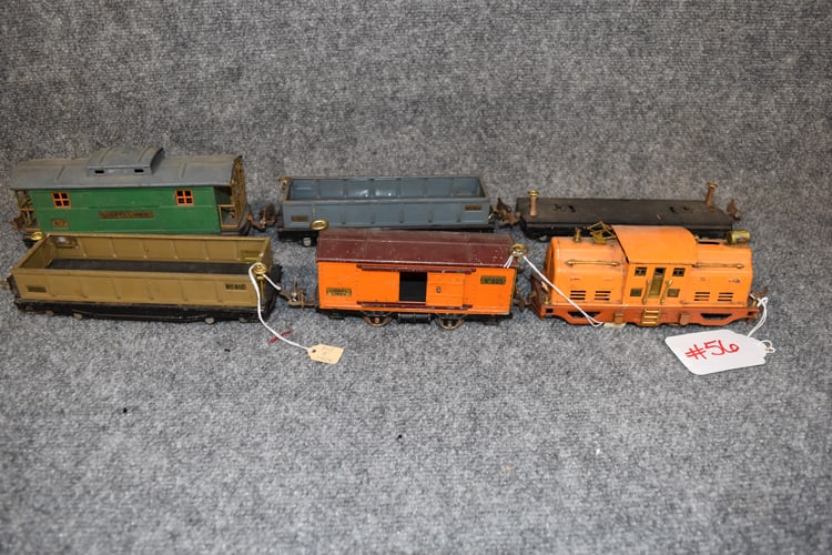 LIONEL TRAIN SET (1 of 2)