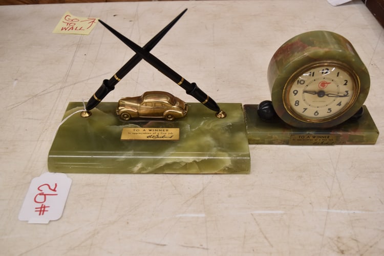 PONTIAC DESK SET (1 of 3)