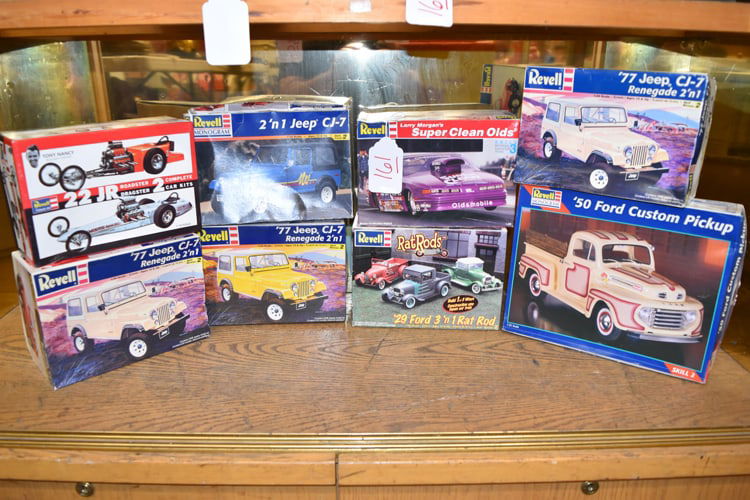 (8) REVEL MODEL KITS: GROUP OF (8) REVEL MODEL KITS TO INC: (4) 77 JEEP CJ-7, 29 FORD RAT RODS, LARRY MORGAN SUPER CLEAN OLDS, 50 FORD CUSTOM PICK UP & TONY NANCY 22 JR. ROADSTER