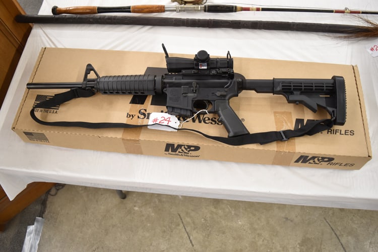SMITH & WESSON M & P 15 SEMI AUTO RIFLE: SMITH & WESSON M & P 15 SEMI AUTO RIFLE .223 CALIBER NOT SOLD TO NY RESIDENTS
