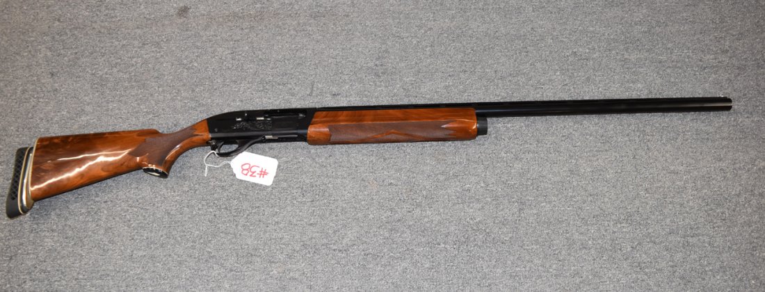 REMINGTON MODEL 1100 SEMI AUTO SHOTGUN: REMINGTON MODEL 1100 SEMI AUTO SHOTGUN 12 GAUGE