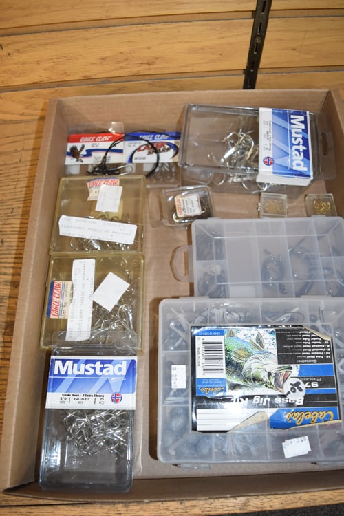 GRP OF MISC FISH HOOKS IN BOXES: COLLECTION OF MISC FISH HOOKS IN BOXES TO INC: MUSTAD, EAGLE CLAWS, CABELLAS BASS JIG KIT ETC