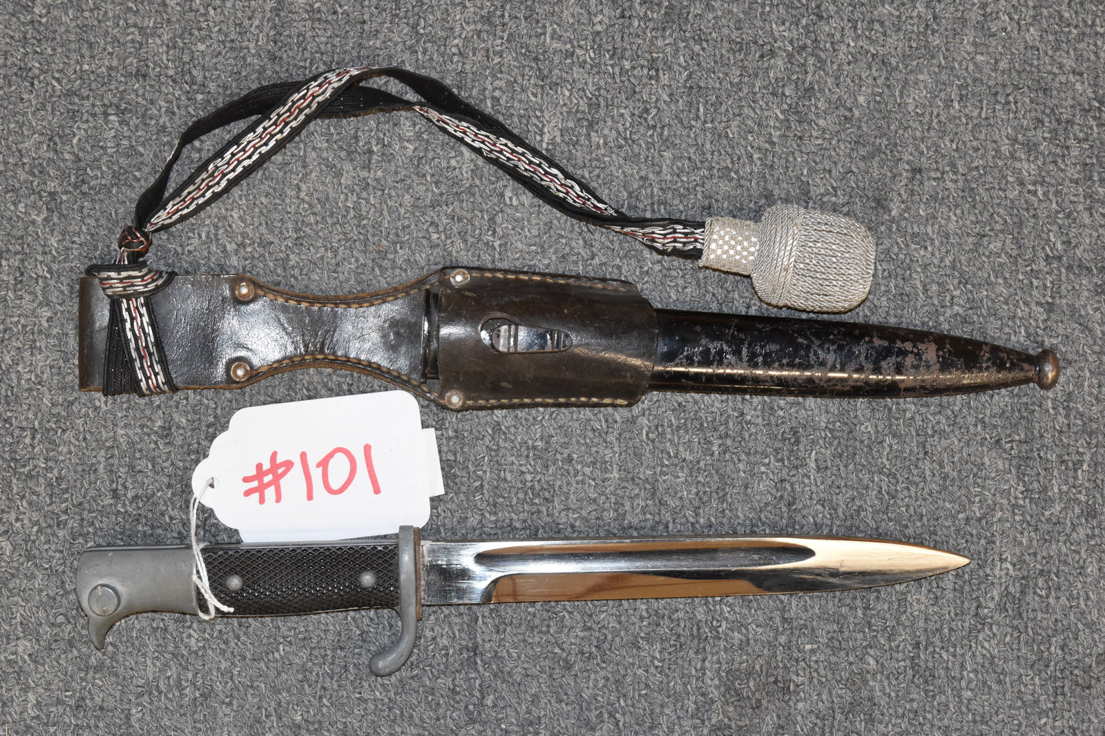 GERMAN STYLE BAYONET: GERMAN STYLE BAYONET WITH METAL SCABBORD & METAL THREADED FOB