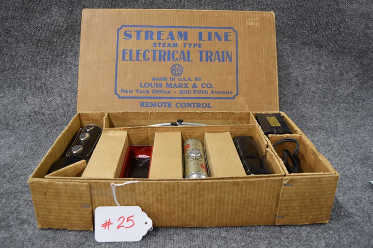 LOUIS MARX & CO. ELECTRIC TRAIN SET (1 of 7)