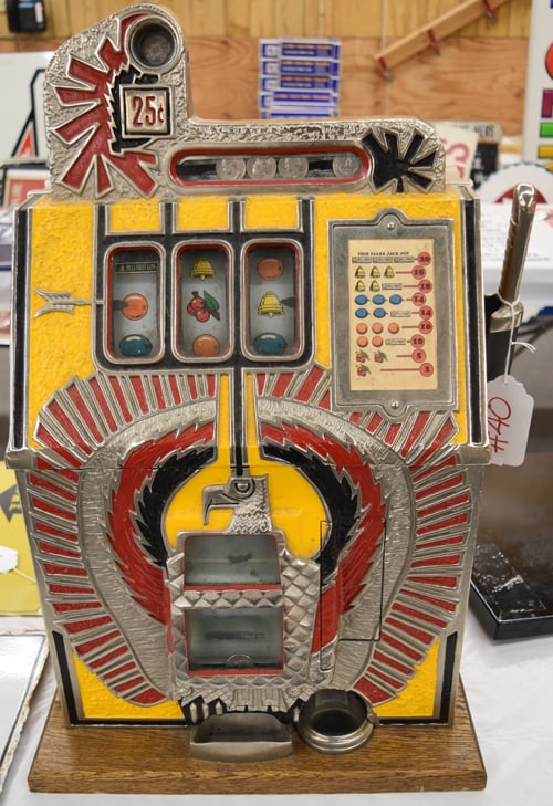 SLOT MACHINE (1 of 7)