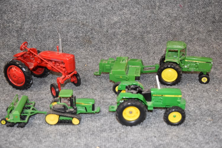 GROUPING OF TOY FARM TRACTORS & EQUIPMENT (1 of 4)