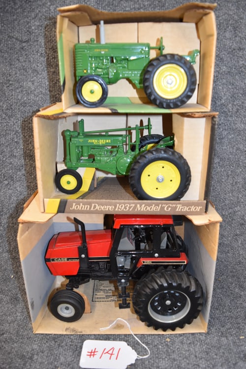 (3) ERTL TRACTORS IN ORIG BOXES (1 of 3)
