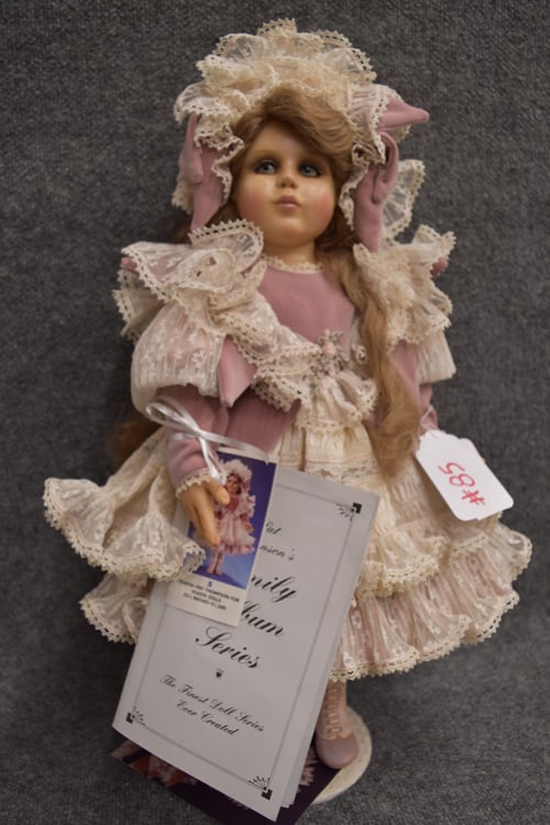 VLASTA DOLLS "VLASTA" RESIN DOLL (1 of 2)