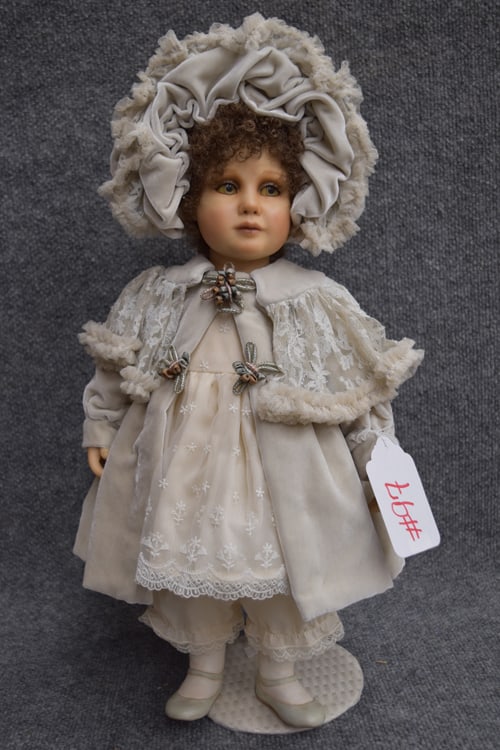 VLASTA DOLLS "HELEN" RESIN DOLL (1 of 2)