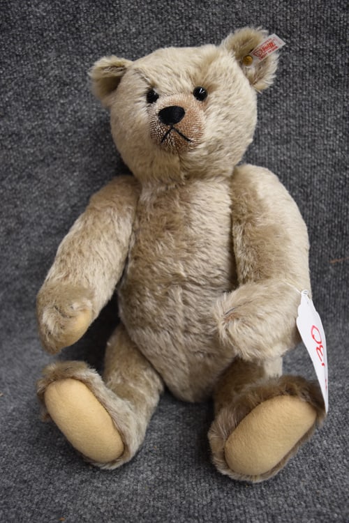 SILVER HUMP BACK JOINTED TEDDY BEAR: SILVER HUMP BACK JOINTED TEDDY BEAR WITH BUTTON AND EAR TAG - #396 OUT OF 1500 - #668128 - APPROX. 14 1/2" TALL - HAS WORKING GROWLER