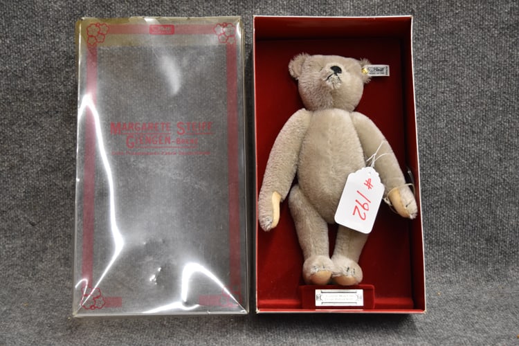 STEIFF SILVER BEAR MODEL 1902: STEIFF SILVER BEAR MODEL 1902 DESIGNED BY RICHARD STEIFF IN ORIG. BOX WITH HAND TAG, BUTTON & EAR TAG #0150/32