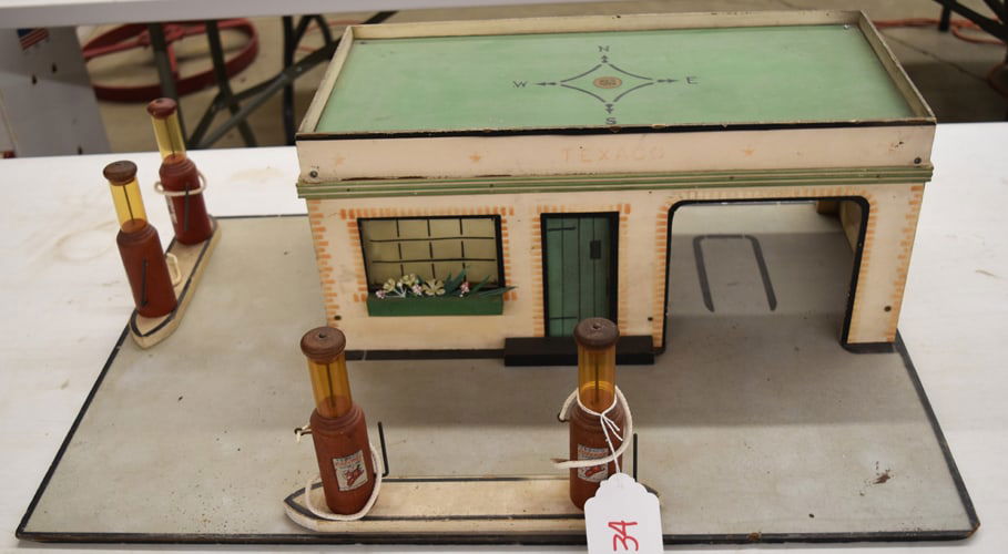 1930'S RICH TOYS TEXACO STATION (1 of 5)