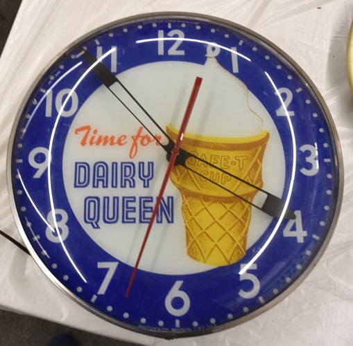 DAIRY QUEEN  CLOCK (1 of 5)