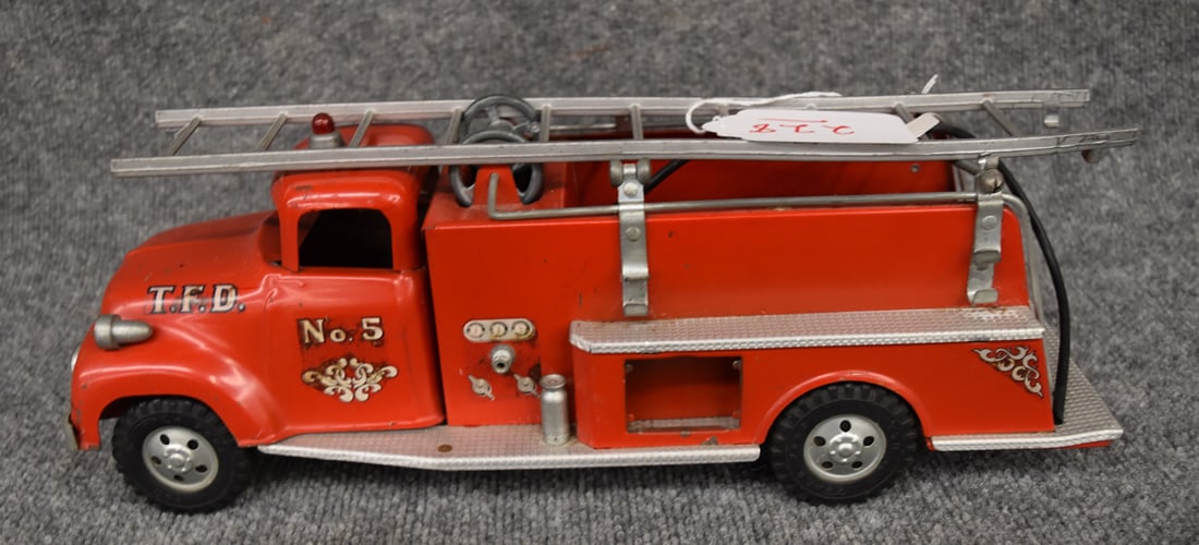 TONKA TOYS FIRE TRUCK (1 of 3)