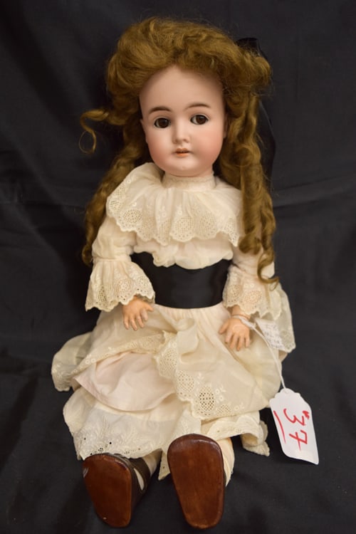 CARL HARTMANN DOLL: CARL HARTMANN 24" RARE FLIRTY EYED MADE FOR FRENCH MARKET - BROWN O/C FLIRTY EYES W/REPLACED EYELIDS, ,O/M W/4 TEETH, REPLACED BROWN HH WIG W/BLACK RIBBON, COMPO BALL JTD BODY, WHITE EYELET DRESS, WHI