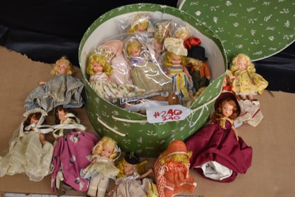 GROUPING OF SMALL DOLLS