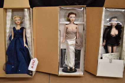 (3) GENE DOLLS